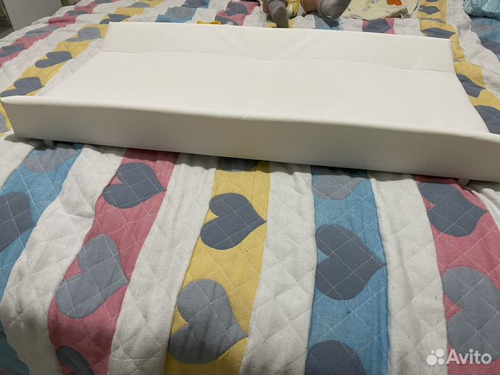 Пеленальный столик на кроватку