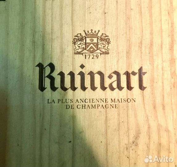 Пустая коробка из под шампанского