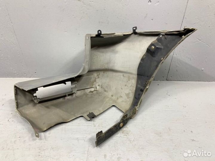 Бампер задний левый Mitsubishi Pajero 3 V70