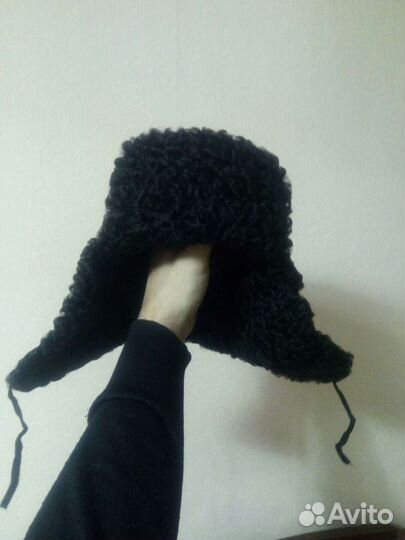 Шапка каракулевая с кожаным верхом