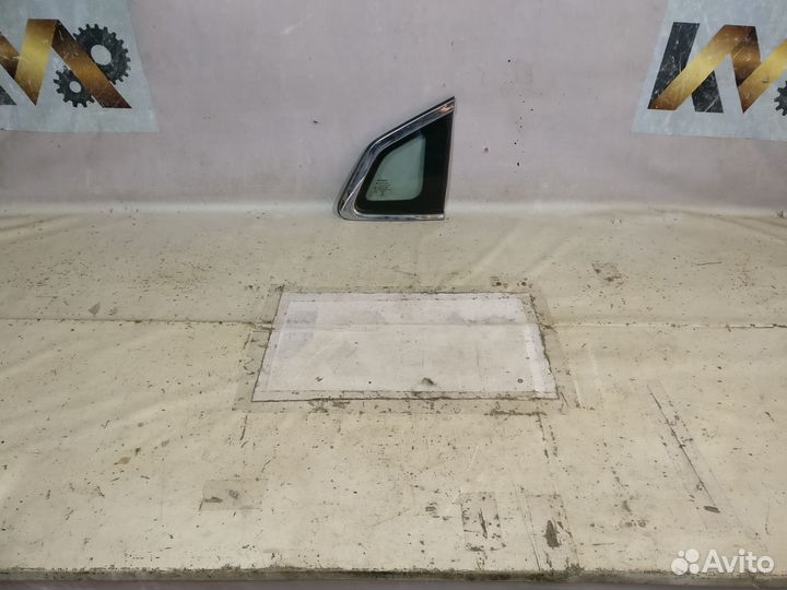 Ниссан Кашкай 2013- Заднее правое форточка 17065
