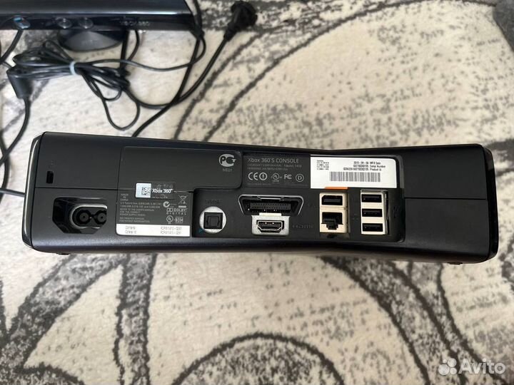 Xbox 360 + 2 оригинальных геймпада + кинект