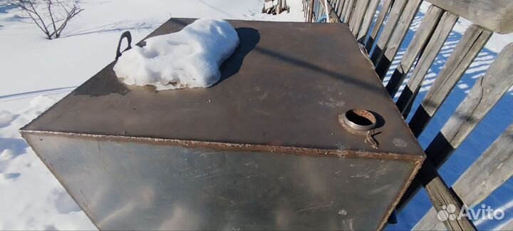 Металлический бак под воду