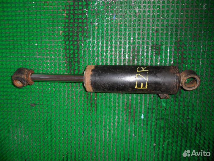 Стойка амортизатора задняя правая Hyundai Santa F