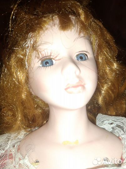 Кукла фарфоровая