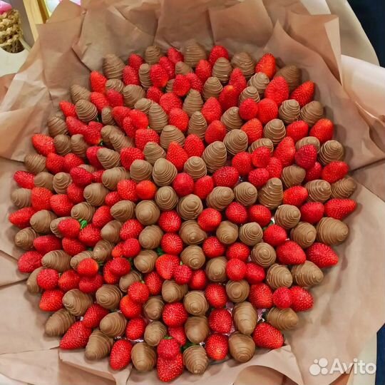 Клубничные гиганты букеты наборы