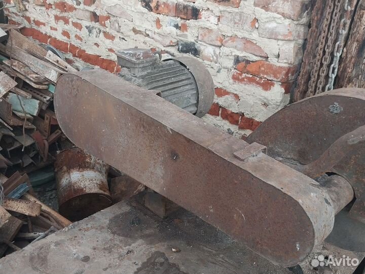 Дисковый отрезной станок по металлу