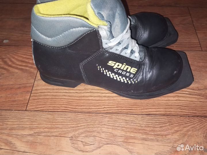 Лыжные ботинки