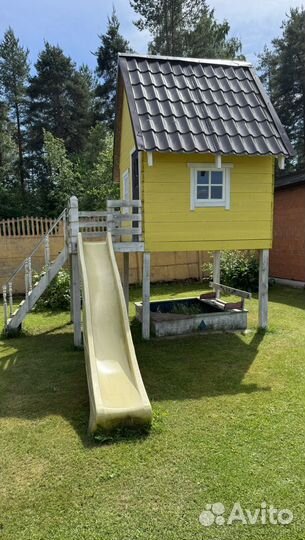 Детский деревянный домик с горкой