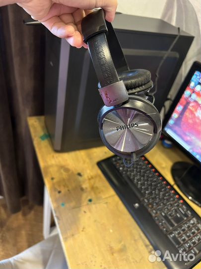 Компьютер с монитором и периферией