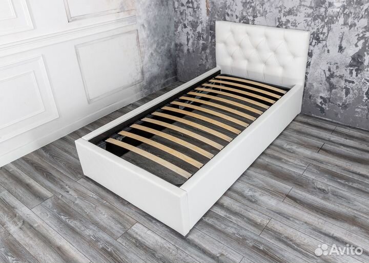 Кровать белая