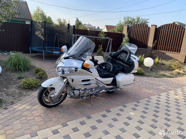 GL1800