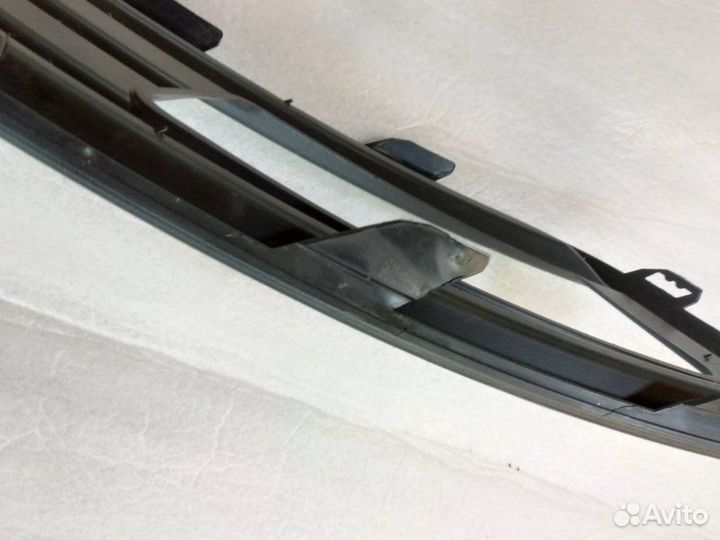 Решетка в бампер накладка птф левая Ford Focus 3