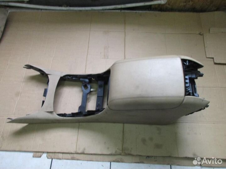 Подлокотник w251 R-class 272.967 2007