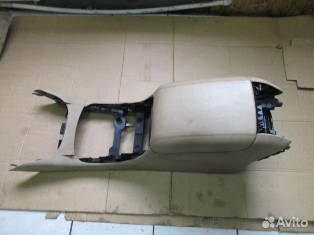 Подлокотник w251 R-class 272.967 2007