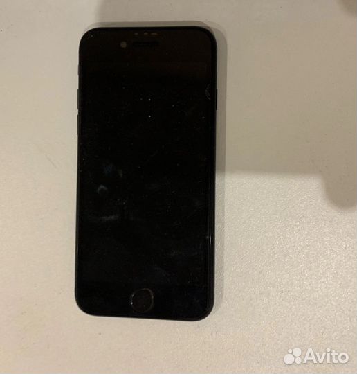 iPhone SE, 64 ГБ