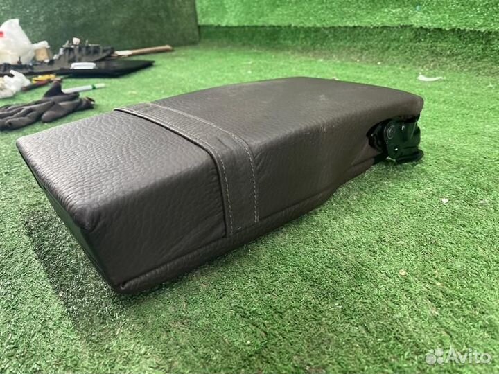 Подлокотник Mercedes-Benz A-Class