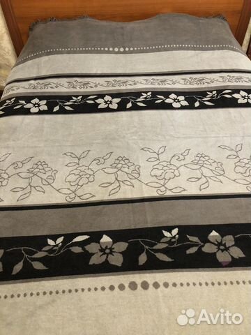 Пледы и покрывало бу