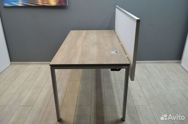 Стол письменный на металлокаркасе Bene, Австрия