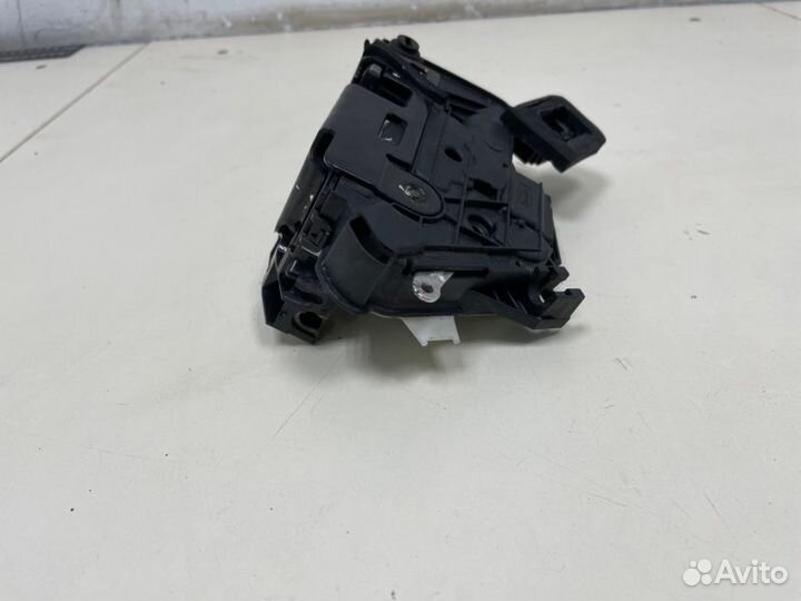 Замок двери задний левый Volkswagen Polo cwvb