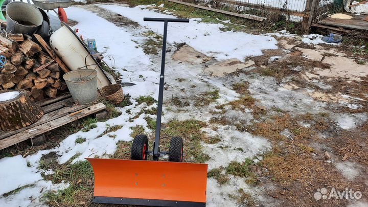 Лопата для снега на колесах