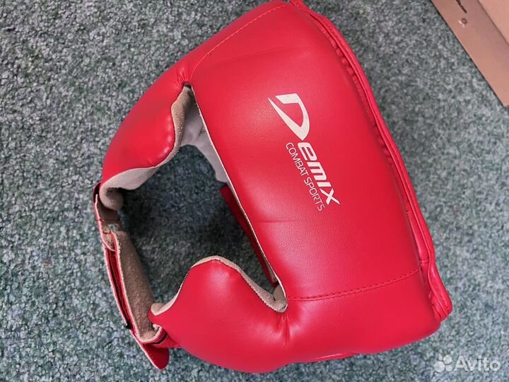 Защитный шлем для единоборств