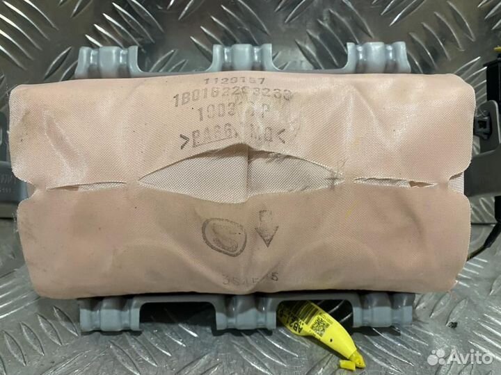 Подушка безопасности пассажирская (в торпедо) Mazd