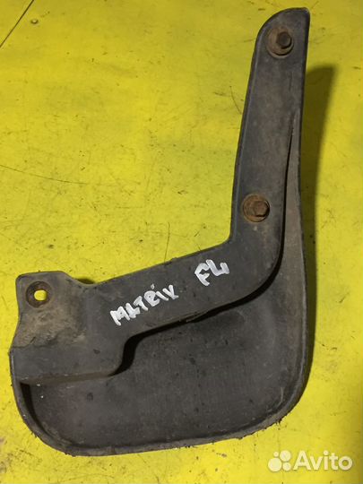 Брызговик передний левый Матрикс Hyundai Matrix