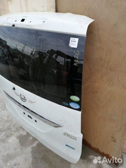 Дверь багажника Nissan Serena C26