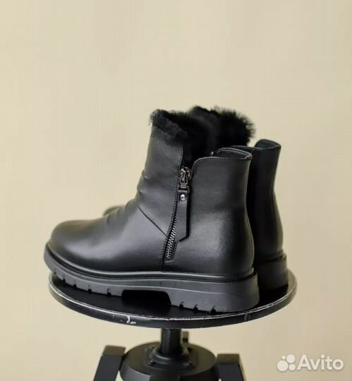 Продам новые зимние женские ботинки baden