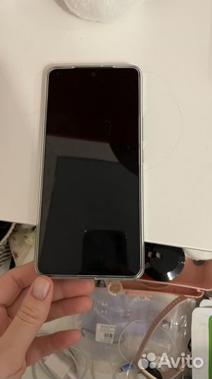 Vivo V27e, 8/128 гб