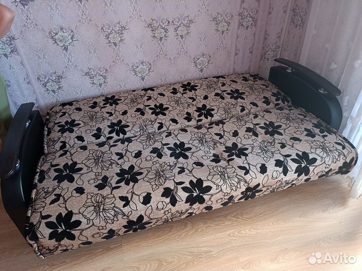 Диван