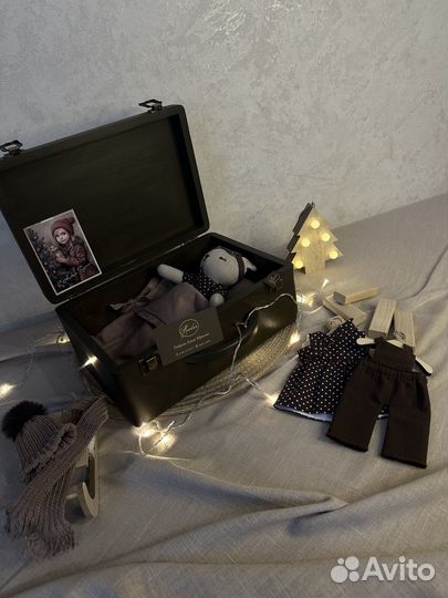 Мягкая игрушка ручной работы в подарочном чемодане