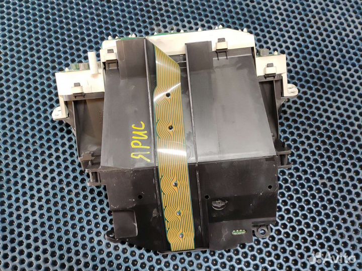 Щиток приборов Toyota Yaris Verso