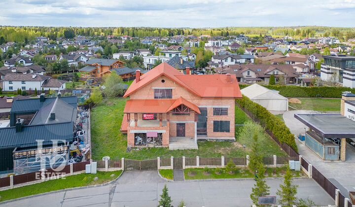 Дом 1000 м² на участке 20 сот.