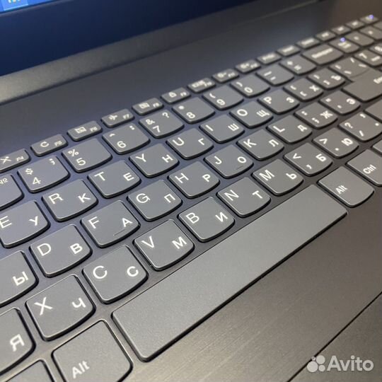 Ноутбук Lenovo 330-17ikb