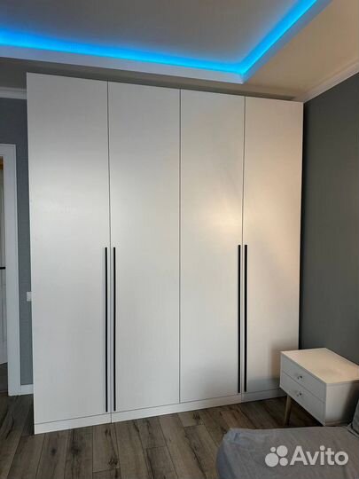 Шкаф распашной