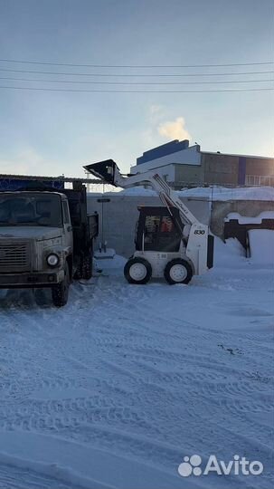 Чистка снега погрузчиком бобкет/ Аренда