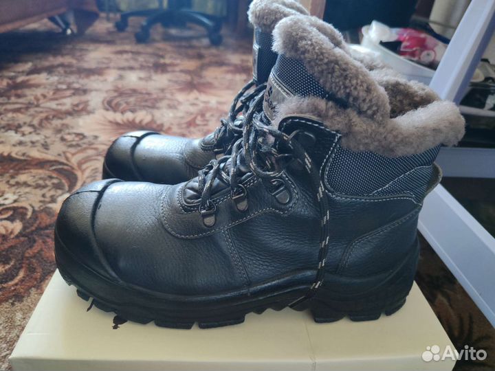 Продам ботинки 