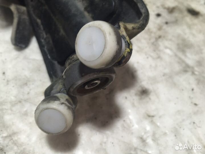 Ролик сдвижной двери Mercedes vito