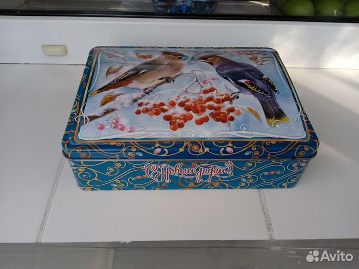 Шкатулка металлическая