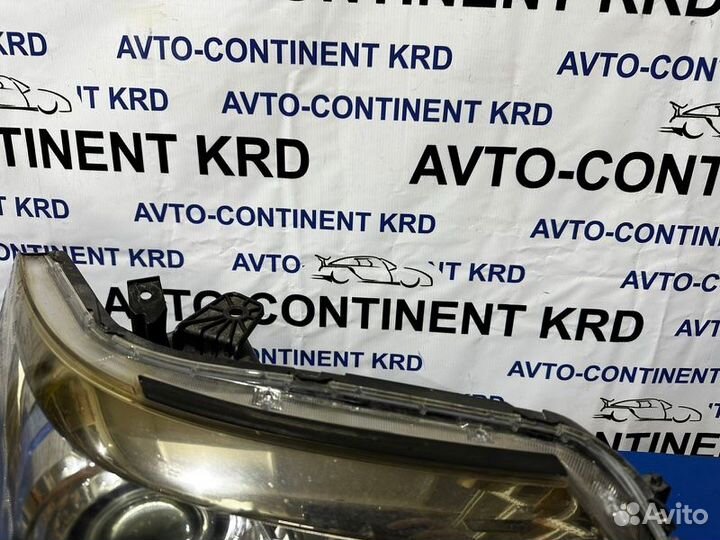 Фара правая Honda Elysion RR5 J35A