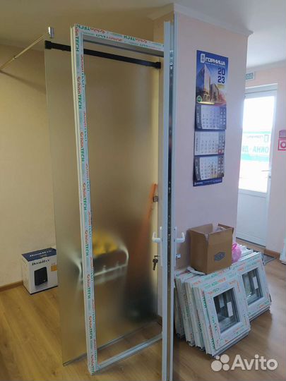 Дверь пластиковая с замком