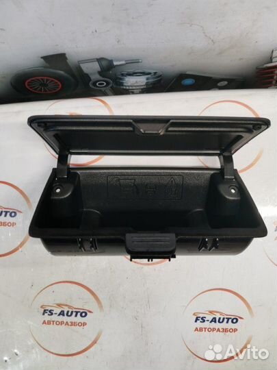 Бардачок Ford Fusion 1.6 fyja 2009