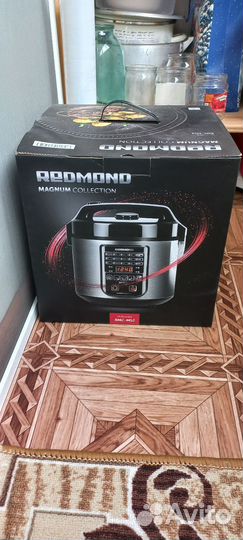 Мультиварка redmond новая