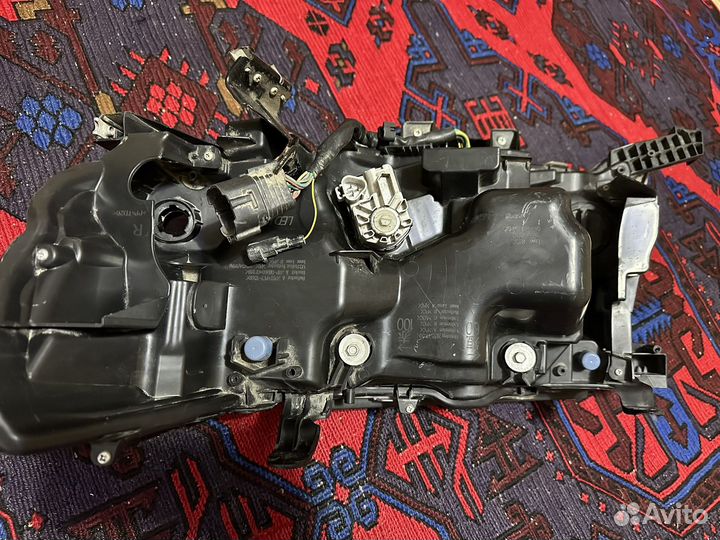 Фары на Toyota Land Cruiser 200