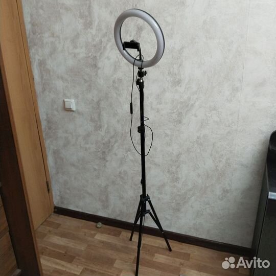 Кольцевая лампа со штативом