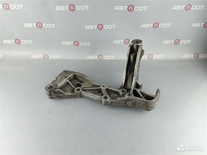 Консоль VW Golf 5 (2004-2009г.в.)