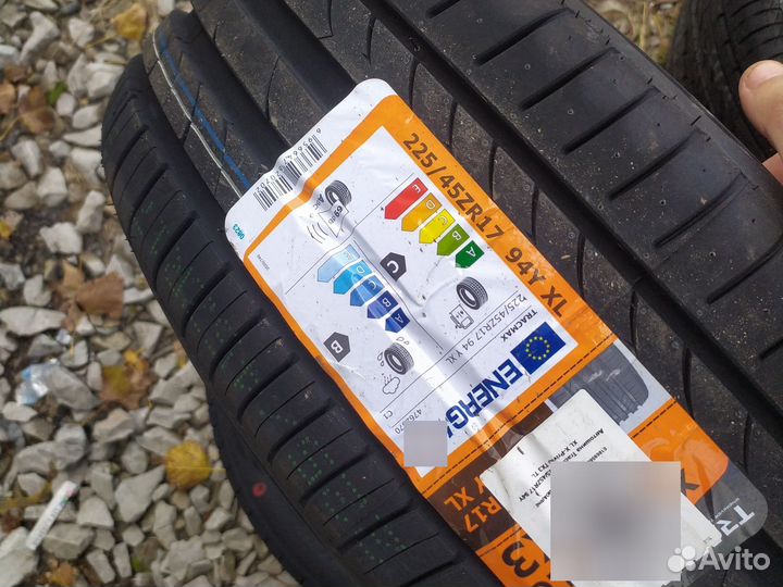 Tracmax X-Privilo TX3 225/45 R17