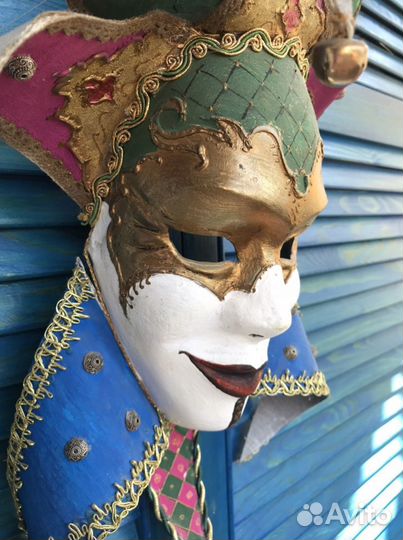 Венецианская карнавальная маска Арлекин
